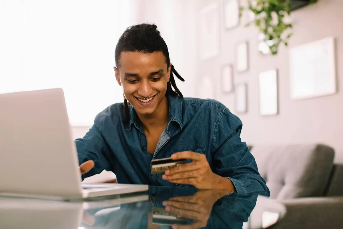 Cresce volume de compras online com cartões