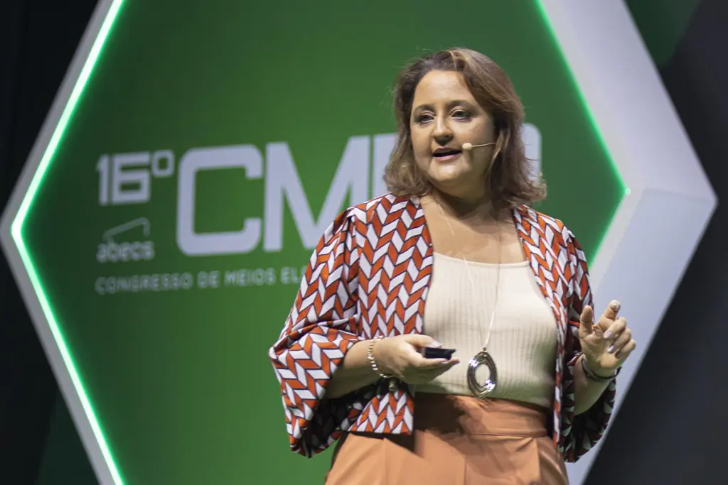 Duda Bastos, então diretora de Negócios da Meta, em palestra no 16° CMEP