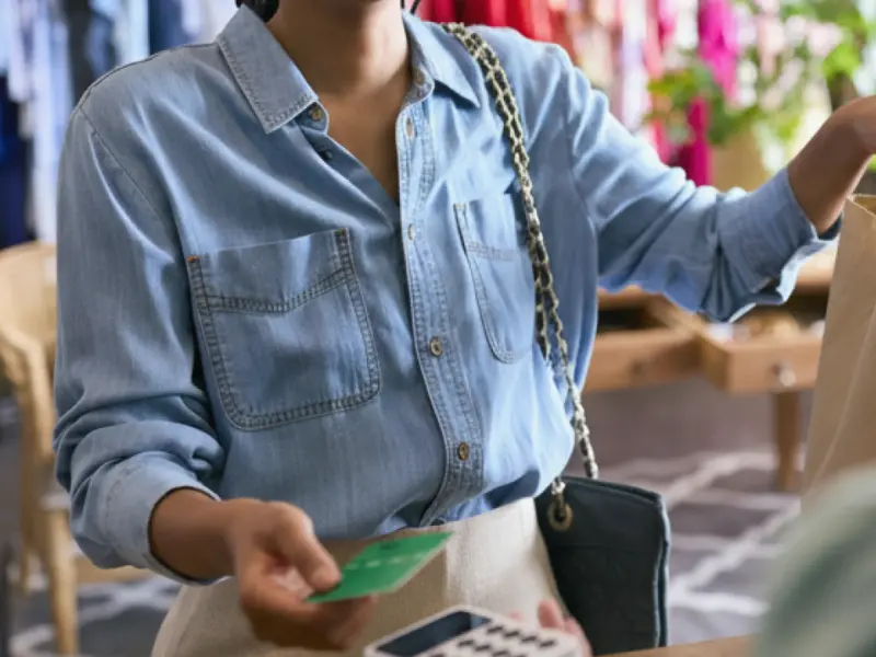 Pagamentos com cartões atingem a marca de R$ 4,5 trilhões em 2025, crescimento de 10,1%